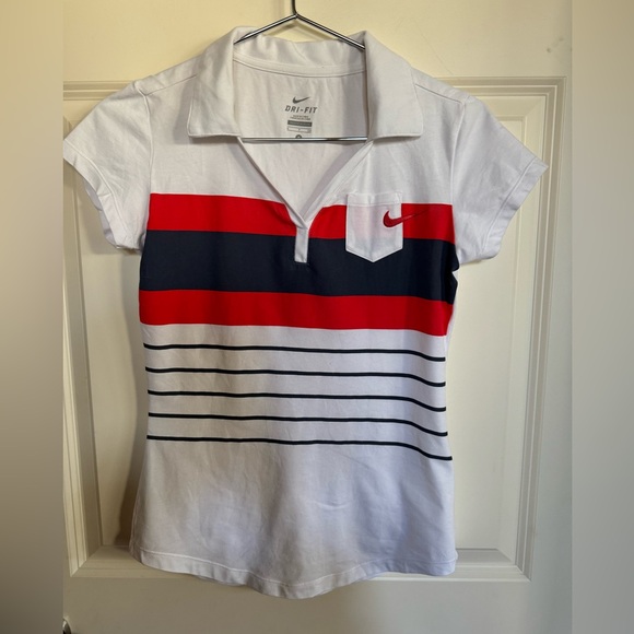 Nike Tops - Nike Dri-Fit Women’s sporty top